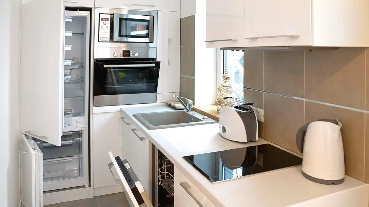 clean white kitchen alcove is a great kitchen layout idea